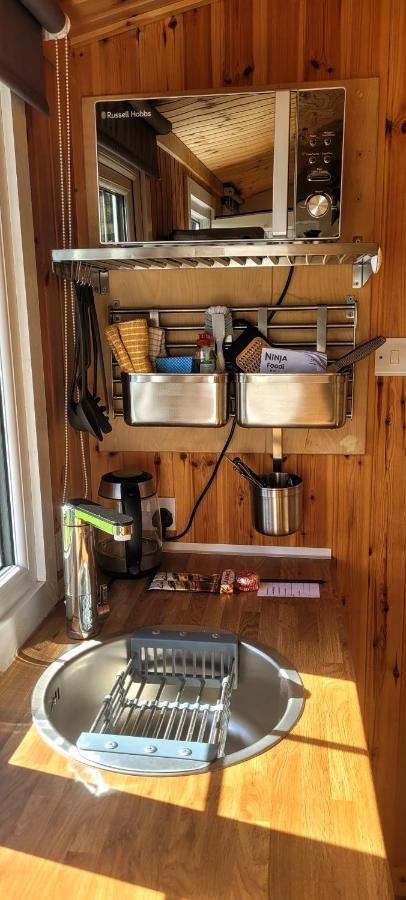 Small Cozy Shepherd Hut 20 By 7 Feet With Boxed In High Double Bed Balmacara Eksteriør bilde
